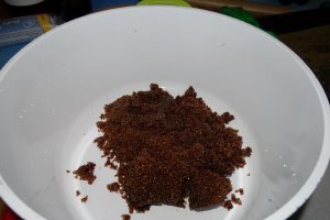 Desert pere fierte in vin, cu inghetata si frisca