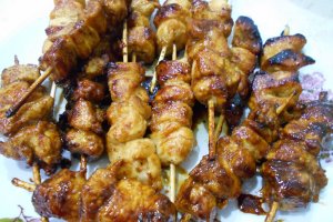 Frigarui din piept de pui la tigaie, cu cus-cus in unt si sos caramelizat