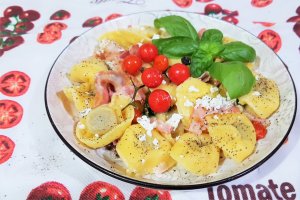 Tortellini cu prosciutto si feta