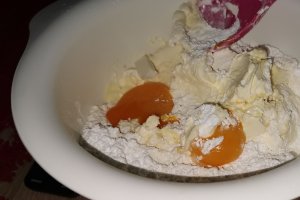 Desert biscuiti Burgenland cu bezea si gem