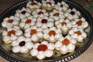 Desert biscuiti Burgenland cu bezea si gem