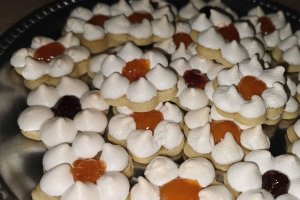 Desert biscuiti Burgenland cu bezea si gem