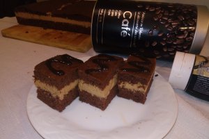 Desert prajitura cu blat de ciocolata si mousse de cafea
