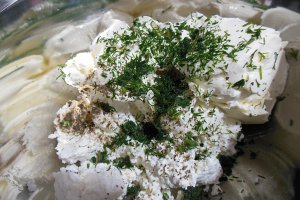 Aperitiv terina de branza cu masline