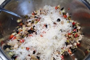 Salata Mos Craciun cu pui, ciuperci si maioneza