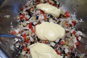 Salata Mos Craciun cu pui, ciuperci si maioneza