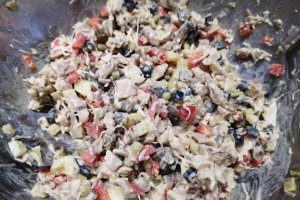 Salata Mos Craciun cu pui, ciuperci si maioneza