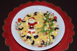 Salata Mos Craciun cu pui, ciuperci si maioneza