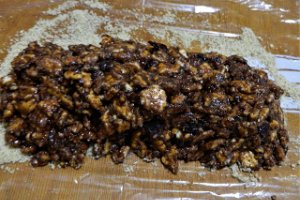 Desert salam de biscuiti cu nuca si visine deshidratate