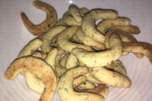 Desert cornulete fragede cu nuca
