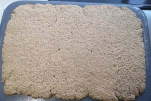 Desert prajitura cu foi fragede cu nuci și crema de lamaie