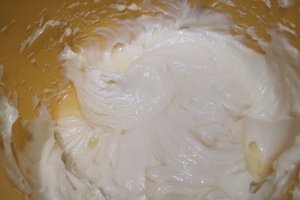 Desert prajitura cu foi fragede cu nuci și crema de lamaie