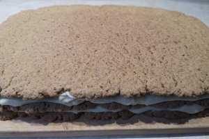 Desert prajitura cu foi fragede cu nuci și crema de lamaie