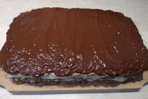 Desert prajitura cu foi fragede cu nuci și crema de lamaie