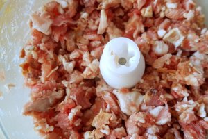Sarmale cu carne tocata de porc in foi de varza acra
