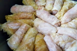 Sarmale cu carne tocata de porc in foi de varza acra