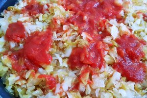 Sarmale cu carne tocata de porc in foi de varza acra