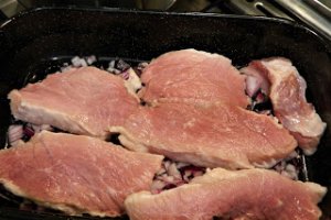 Pulpa de porc la cuptor in sos de rosii