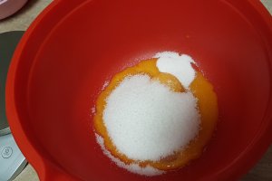 Desert semilune cu crema de nuci si ciocolata