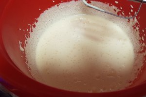 Desert semilune cu crema de nuci si ciocolata
