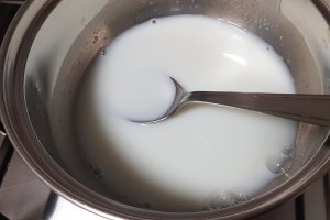 Desert semilune cu crema de nuci si ciocolata