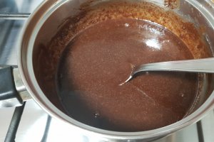 Desert semilune cu crema de nuci si ciocolata