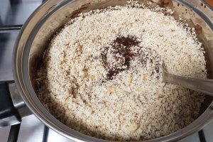 Desert semilune cu crema de nuci si ciocolata