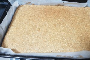 Desert semilune cu crema de nuci si ciocolata