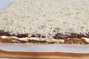 Desert semilune cu crema de nuci si ciocolata