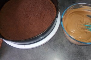 Desert tort cu mousse si jeleu de zmeura