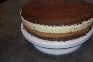 Desert tort cu mousse si jeleu de zmeura