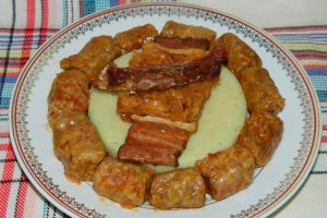 Sarmale in foi de varza acra