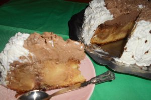 Desert tort de mere cu crema de ciocolata si frisca