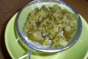 Sos de iaurt cu branza feta si usturoi