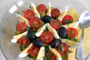 Salata orientala cu savori mediteraneene