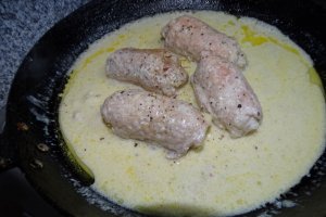 Rulouri de muschi cu sos de piper