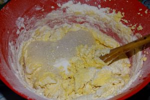 Desert prajitura cu crema de vanilie si crema de nuci