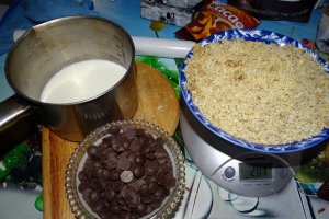 Desert prajitura cu crema de vanilie si crema de nuci
