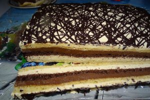 Desert prajitura cu crema de vanilie si crema de nuci