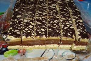 Desert prajitura cu crema de vanilie si crema de nuci