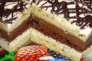 Desert prajitura cu crema de vanilie si crema de nuci