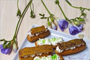 Desert ecleruri cu ciocolata si dantela