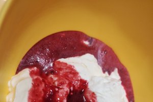 Desert tort cu ciocolata si zmeura