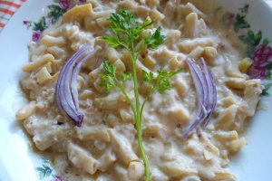 Mancare de pastai galbene, cu sos alb