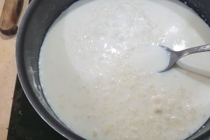 Desert orez cu lapte si afine