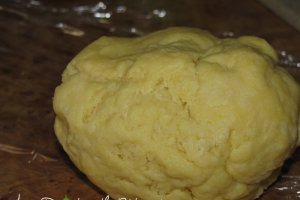 Tarta cu dovlecei, mazare si cartofi dulci