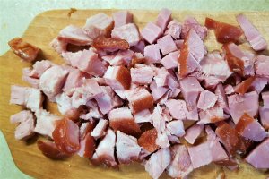 Salata cu smantana, fasole verde, cartofi si sunculita de porc