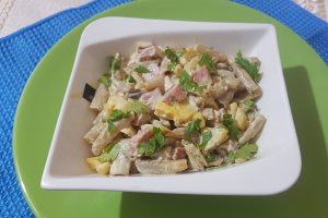 Salata cu smantana, fasole verde, cartofi si sunculita de porc