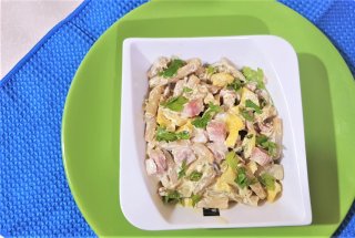 Salata cu smantana, fasole verde, cartofi si sunculita de porc