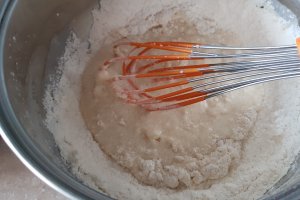 Desert prajitura cu foi din albusuri si crema de ciocolata